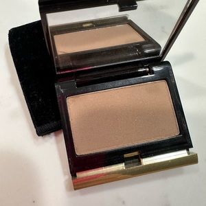 Like new- Kevyn Aucoin Sculpting powder in MEDIUM